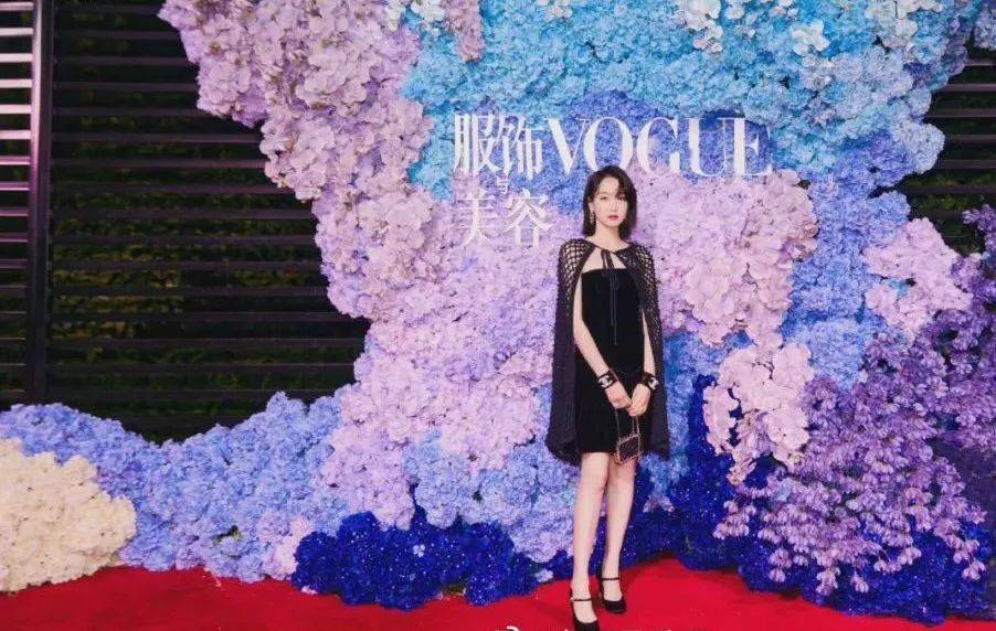 拉锯战女明星红毯拉锯战，三套高定、三套超季，从礼服看出咖位