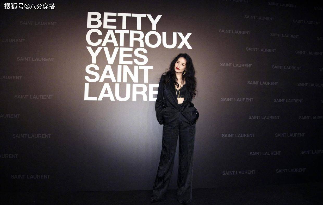 设计 舒淇又美出圈了,穿一字肩半透视裙秀好身材,高挑曼妙好惹眼