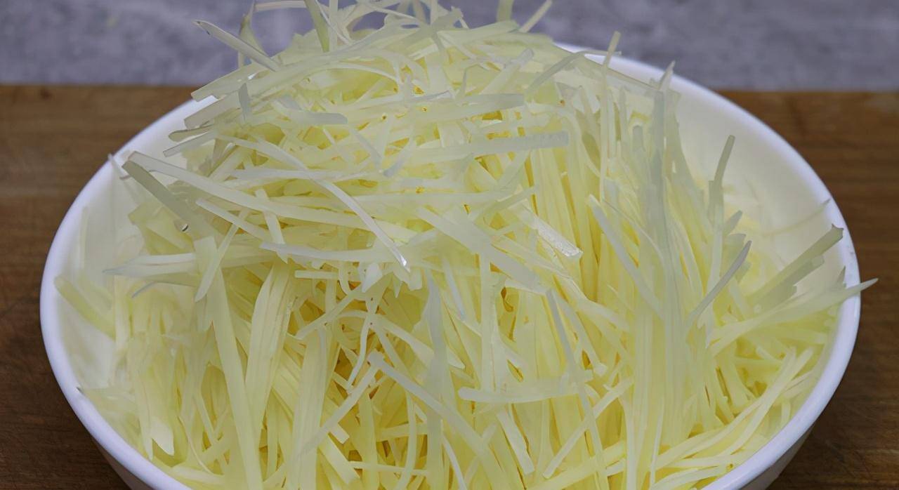 土豆丝的家常做法简单好吃不辣 9f4612b98907433f808c99653e8d79e1.jpeg