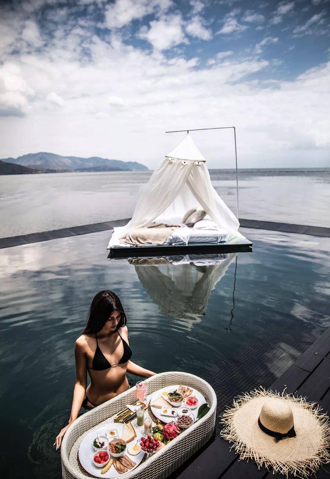 品牌|大理洱海边，明星杨洋坐过的位置成热门打卡点，美女多多