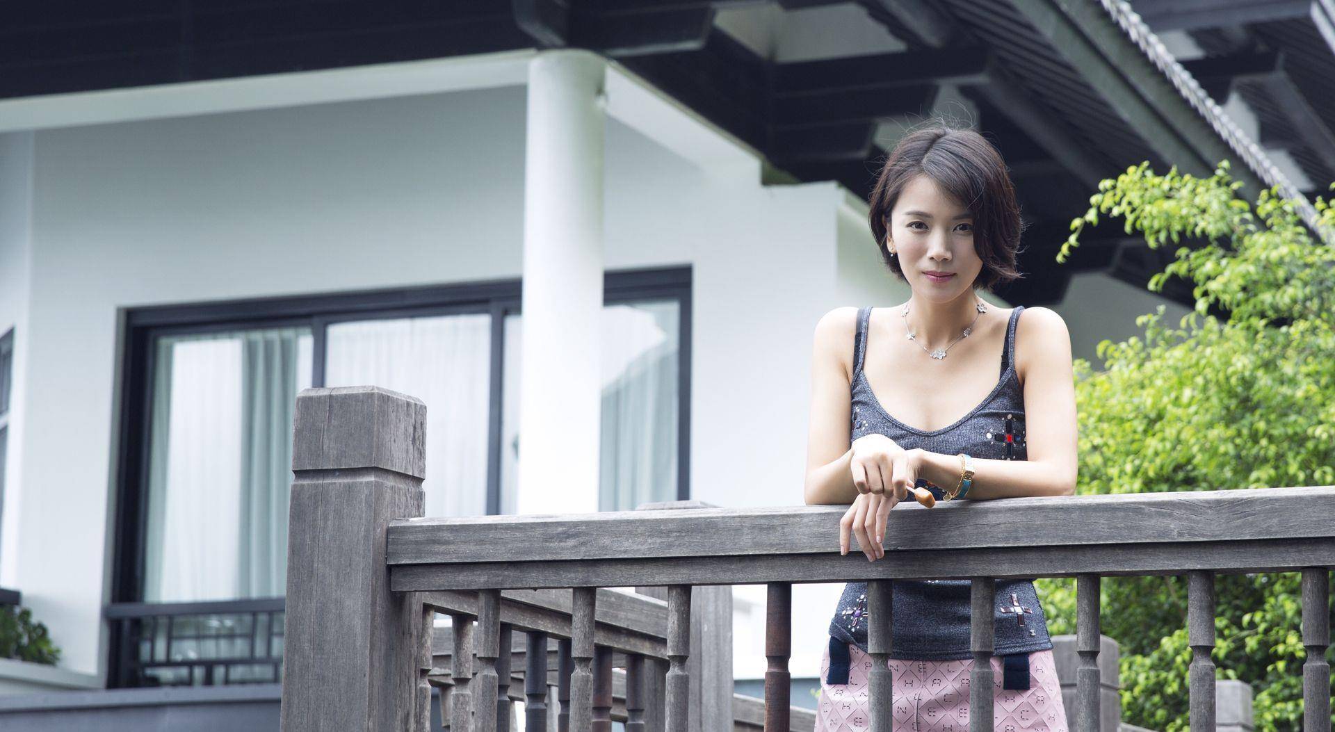 身材 曹曦文晒度假照,格外清爽 网友:身材保养得可真好