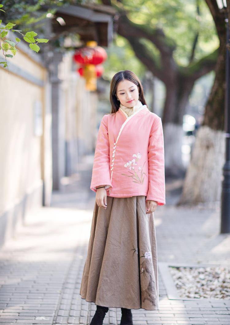 带着 曾被你嫌弃的棉袄，如今却美到犯规，冬天这样穿，美成初恋模样！
