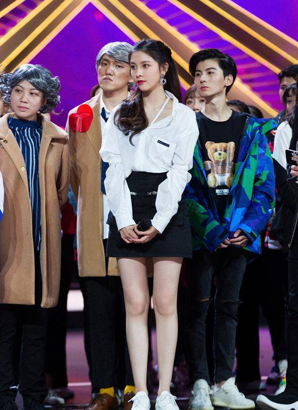 绯闻 不愧是张一山的绯闻女友！常人不敢挑战“原谅绿”，她穿上美翻了