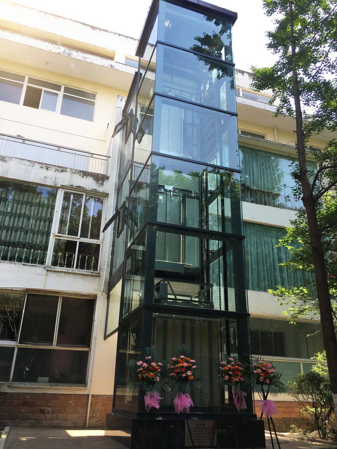 九九重阳节日立电梯与您久久相伴