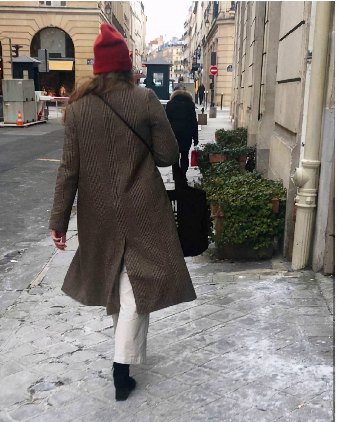 防寒 防寒又时尚的穿搭来了，街头的女生都这样穿