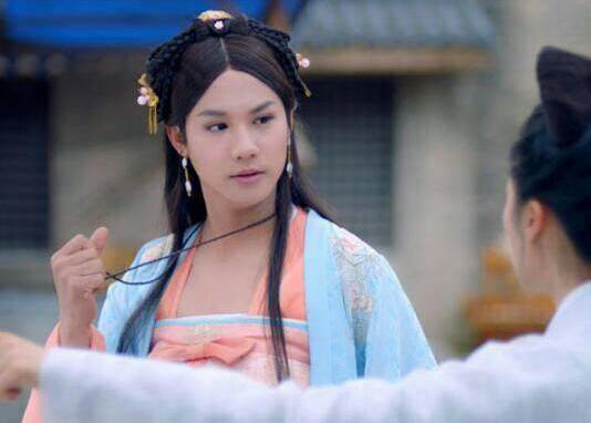 身材 别以为塞俩苹果就是男扮女装，这5位男星的反串，才叫不糊弄观众