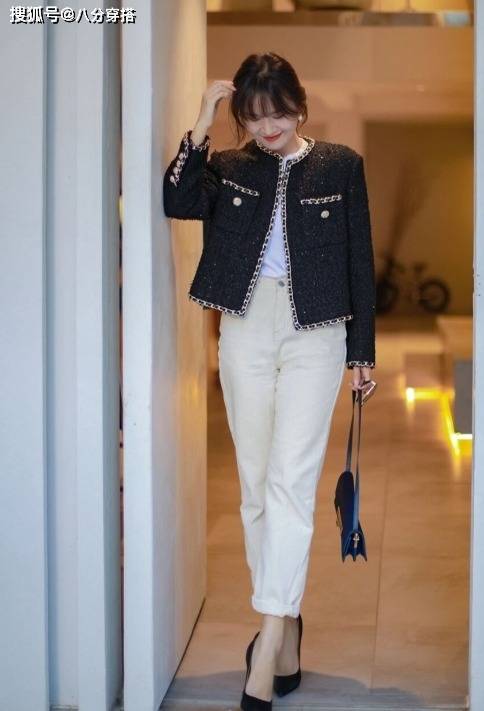 高跟鞋 穿啥小黑裤，今年“小白裤”才受宠，时髦百搭不挑人，咋穿都洋气