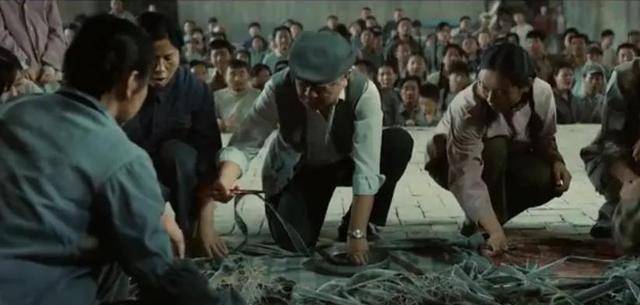 全球|59岁范伟险胜外国影帝，刘德华巩俐落败！这届华鼎奖太精彩