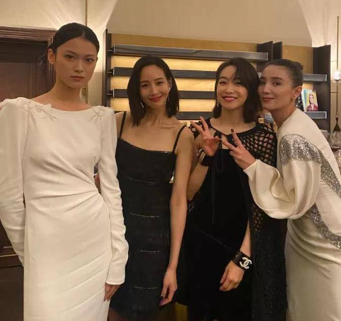 杨幂VO红毯：童谣“熟味”逼人，汤唯气场全开，杨幂白纱若隐若现
