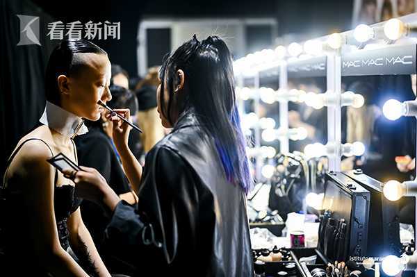 幻想 漫游侠客幻想 :“东方未来”概念秀亮相时装周
