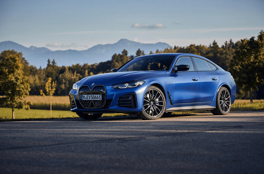 纯电动玩出性能车爽感零百39s宝马i4m50给答案不带v8照样嗨