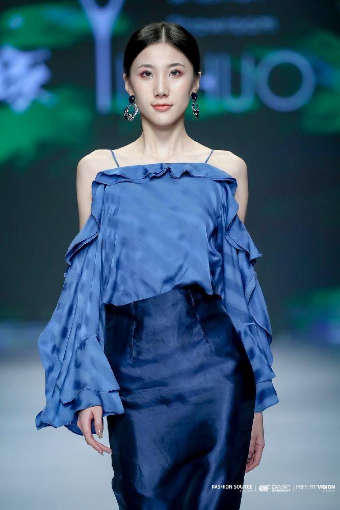 设计 时装周开幕秀｜“无界”共生，一琢YIZHUO生动演绎中国文化的当代表达