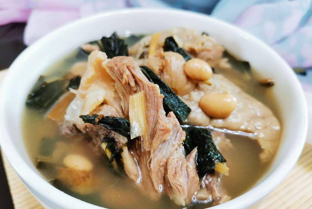 于是,我急不可耐,今天一大早就去菜市场买了半副猪肺回来煲汤,实在是