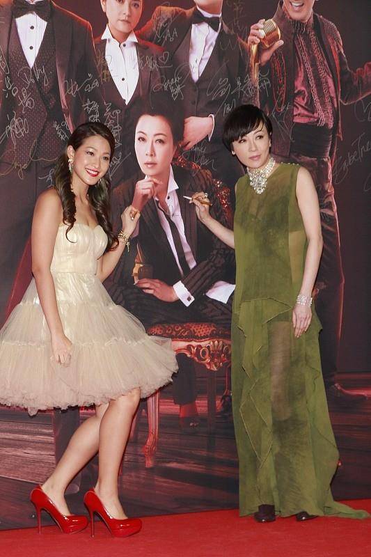 设计 50+的袁洁莹瘦出“骨架感”，穿礼服都撑不起来，全靠颜值在撑