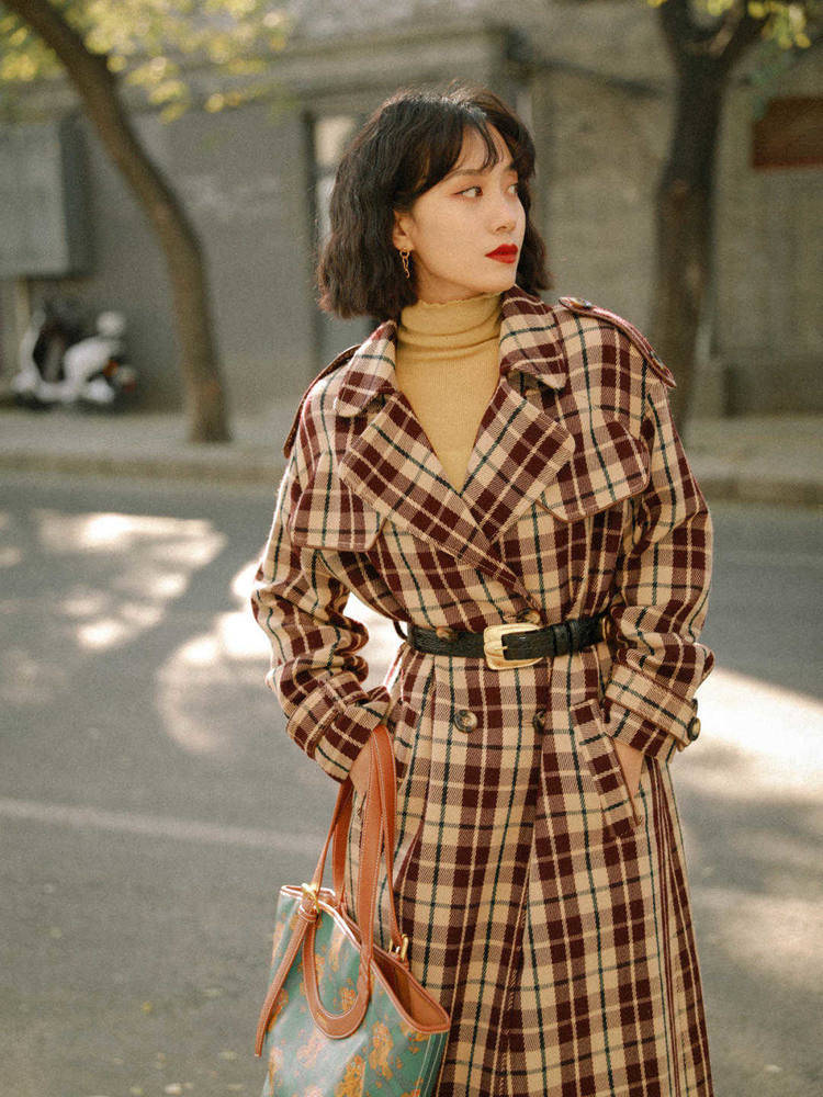 毛衣 格纹大衣的穿搭，看起来干净利索