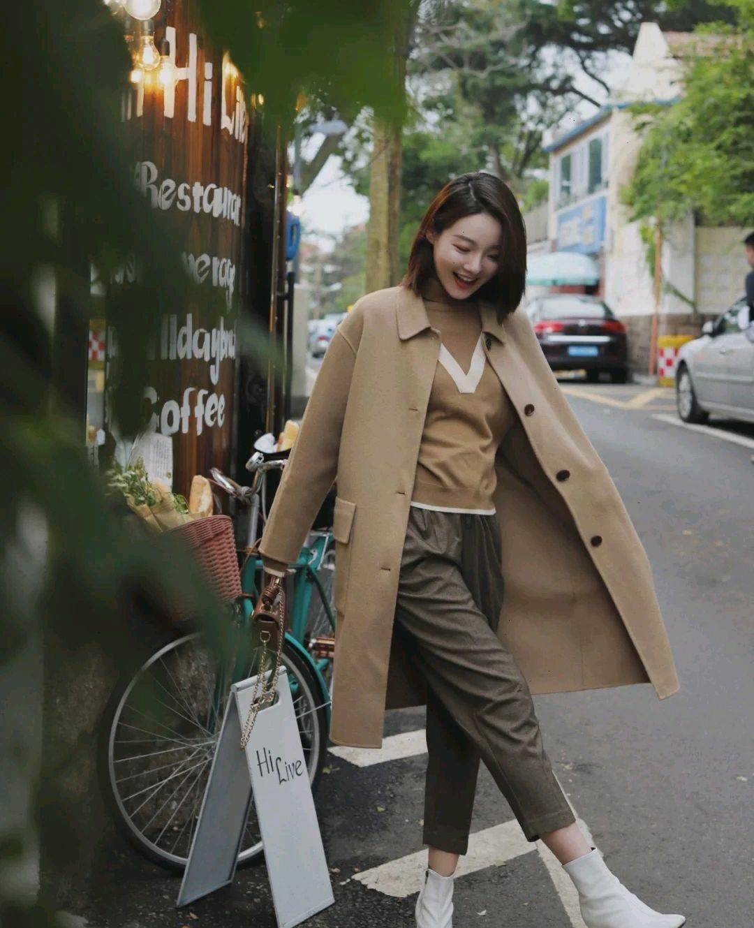 风景线 谁说穿基础款不好看的?只要会搭配,轻松成为街角的靓丽风景线