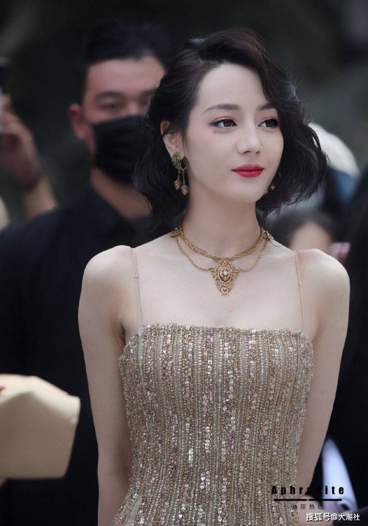 迪丽热巴生图惊艳全网就连艺人照妖镜的死亡镜头也美爆了