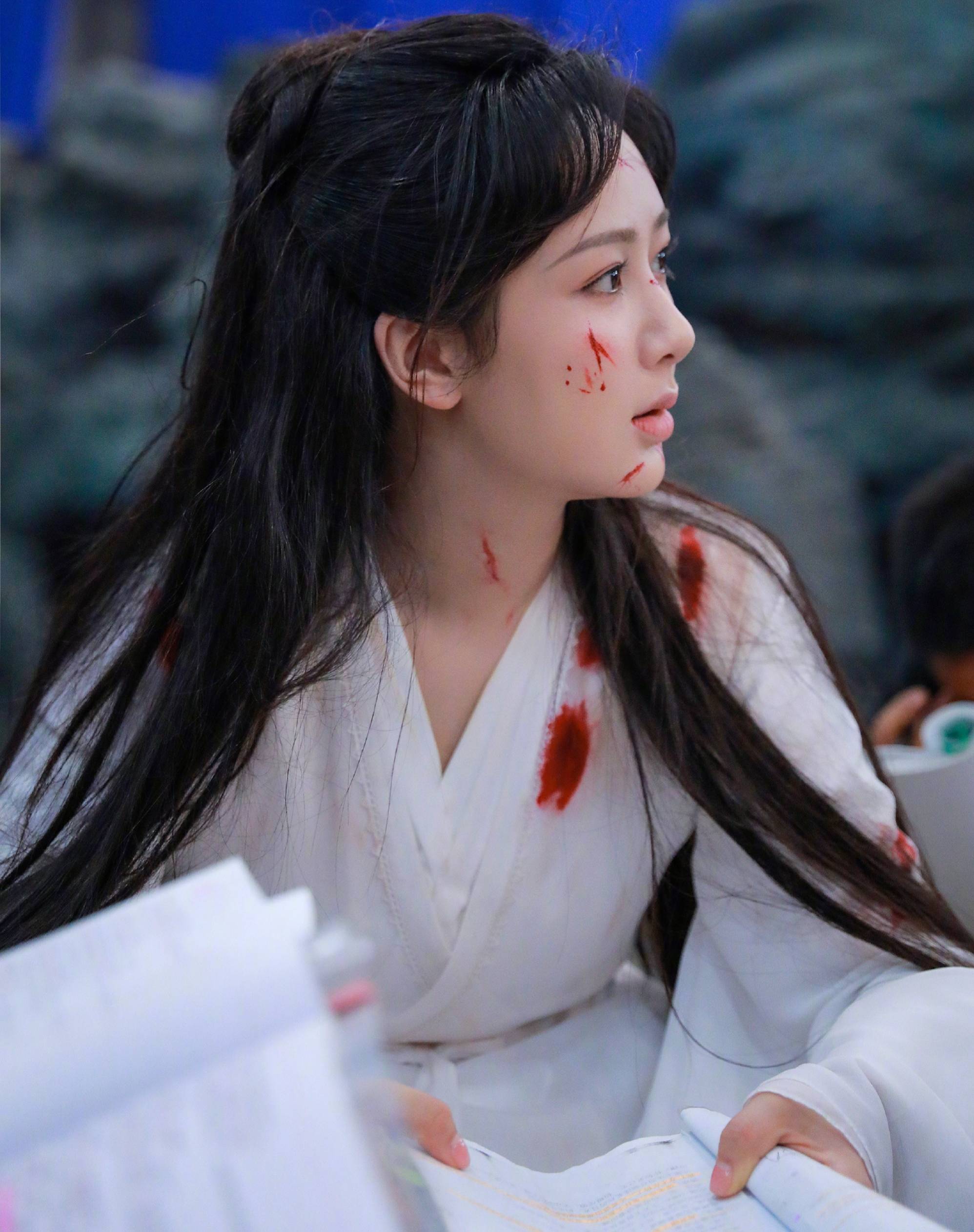 一身|杨紫新剧一大波造型来袭,除了战损造型,竟然还有白发造型