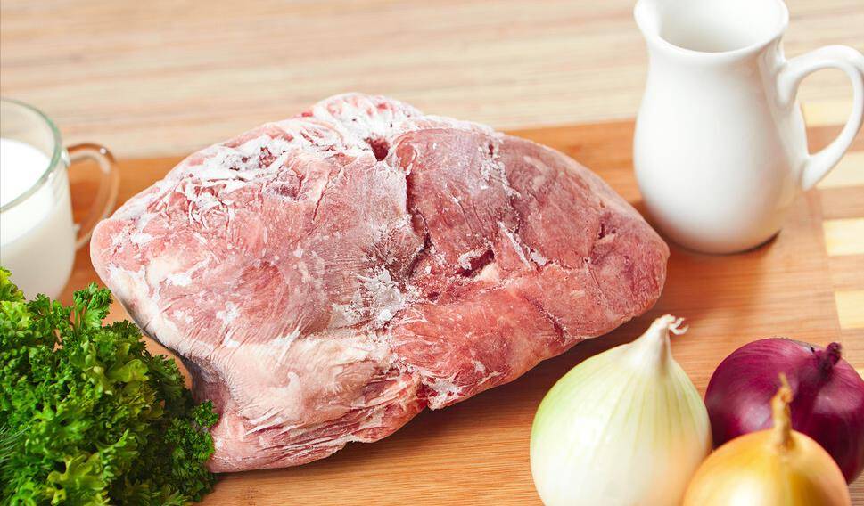 方法|解冻肉，清水浸泡可不行，肉贩子分享2个技巧，解冻快肉质鲜