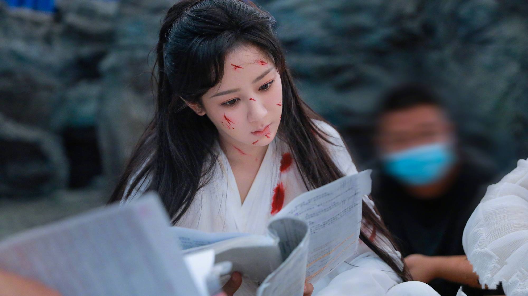 一身|杨紫新剧一大波造型来袭,除了战损造型,竟然还有白发造型