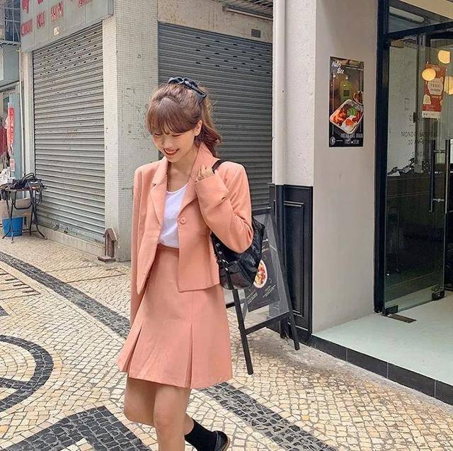 设计 秋冬出镜率超高的西装款，时髦又气质，出街必备裤装短裙连衣裙_网易订阅
