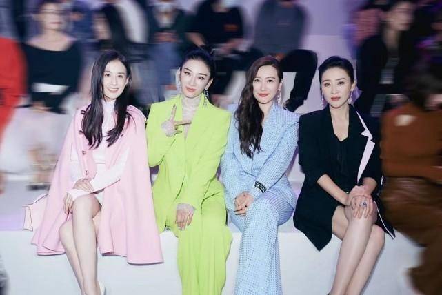 黄奕 黄奕和黄圣依同框，都穿鲜嫩色服饰，可看着更有女强人的气质