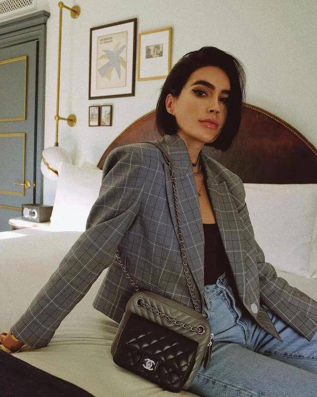 设计 秋冬出镜率超高的西装款，时髦又气质，出街必备裤装短裙连衣裙_网易订阅