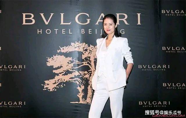 原创被称为中国"第一美女"的马艳丽,坐拥名车豪宅,却仍孤身一人