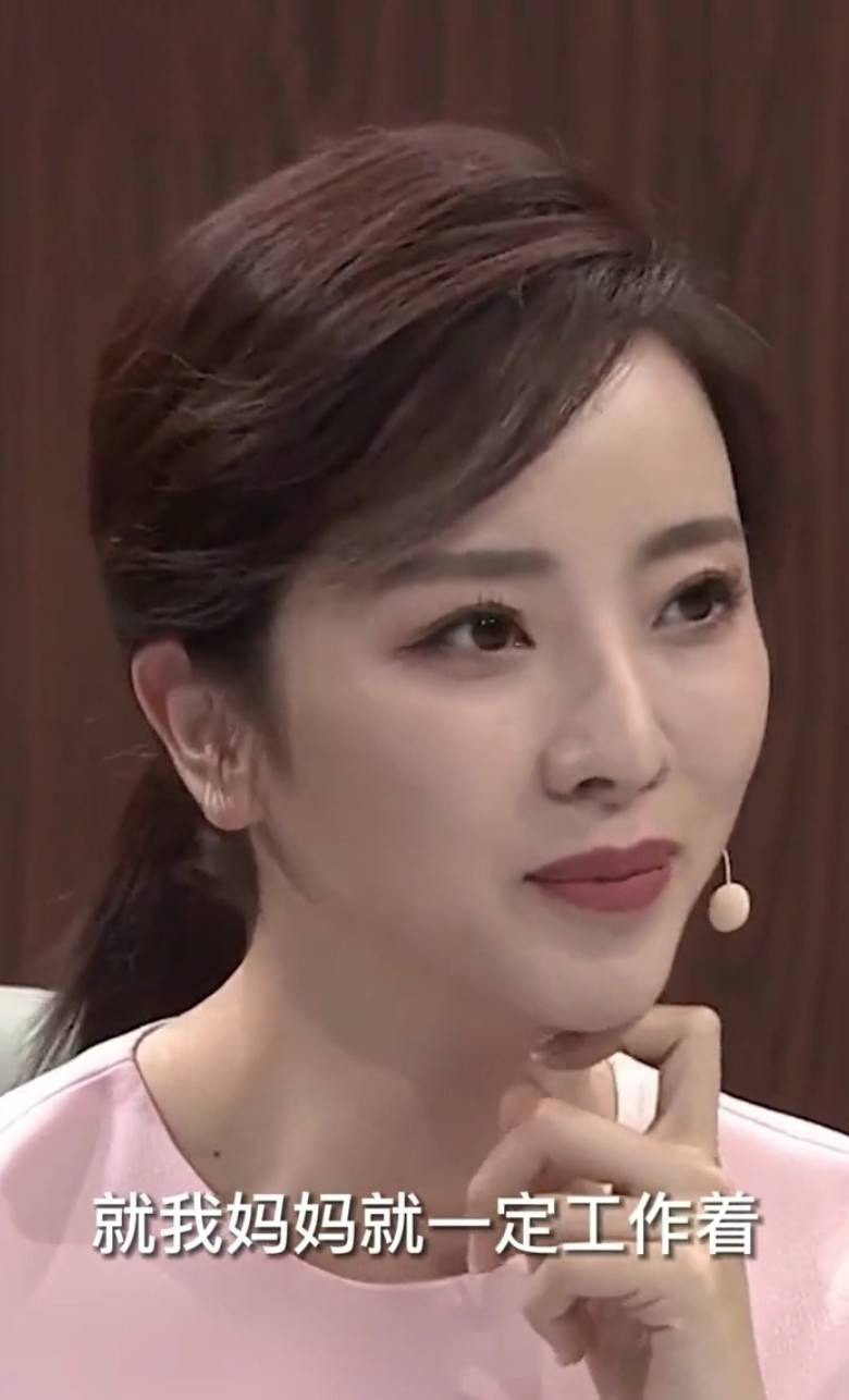 原创央视主持李思思录节目泪崩称工作忙无法陪孩子结婚8年生2子
