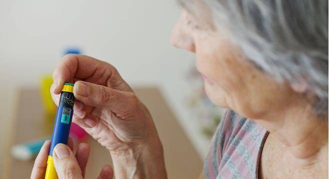 向医生|降糖治疗碰上用激素，糖尿病人该何去何从？专科医生这样告诉你