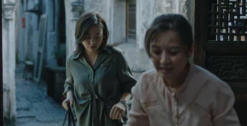 梦境边缘的迷雾，已婚女性梦见与已故爱人重结良缘的深层解析