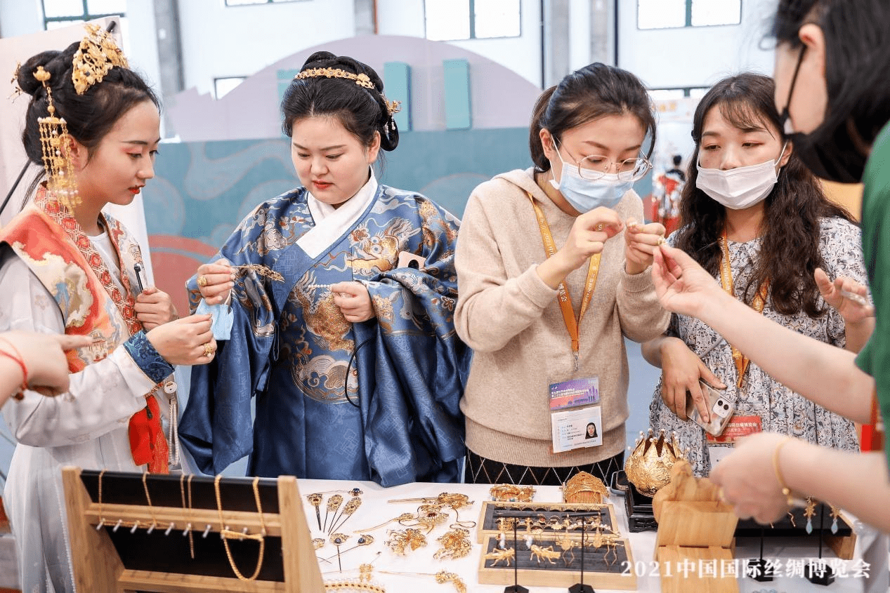 丝鹿东方·2021中国国际丝绸博览会开幕