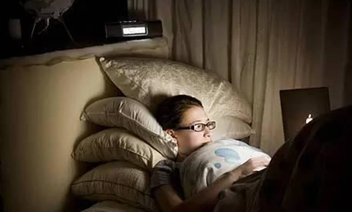 饮食|睡前4个“发胖”习惯,若不戒掉,可能越减越胖,你中了几个?