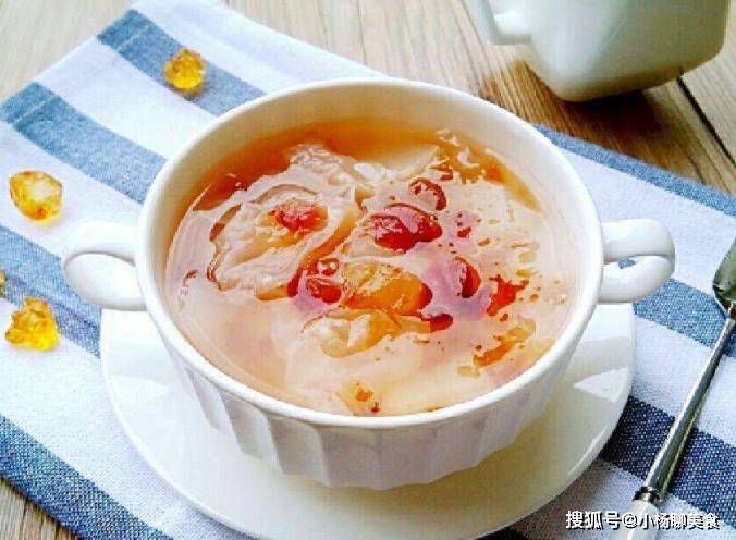 银耳汤怎么炖才能好喝 aa88b2e8b10342e19108cf14d36ef950.jpeg