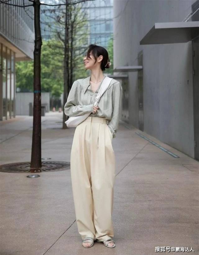 身材 紧身裤已经过时了，今年的裤子流行“穿松不穿紧”，微胖也能驾驭