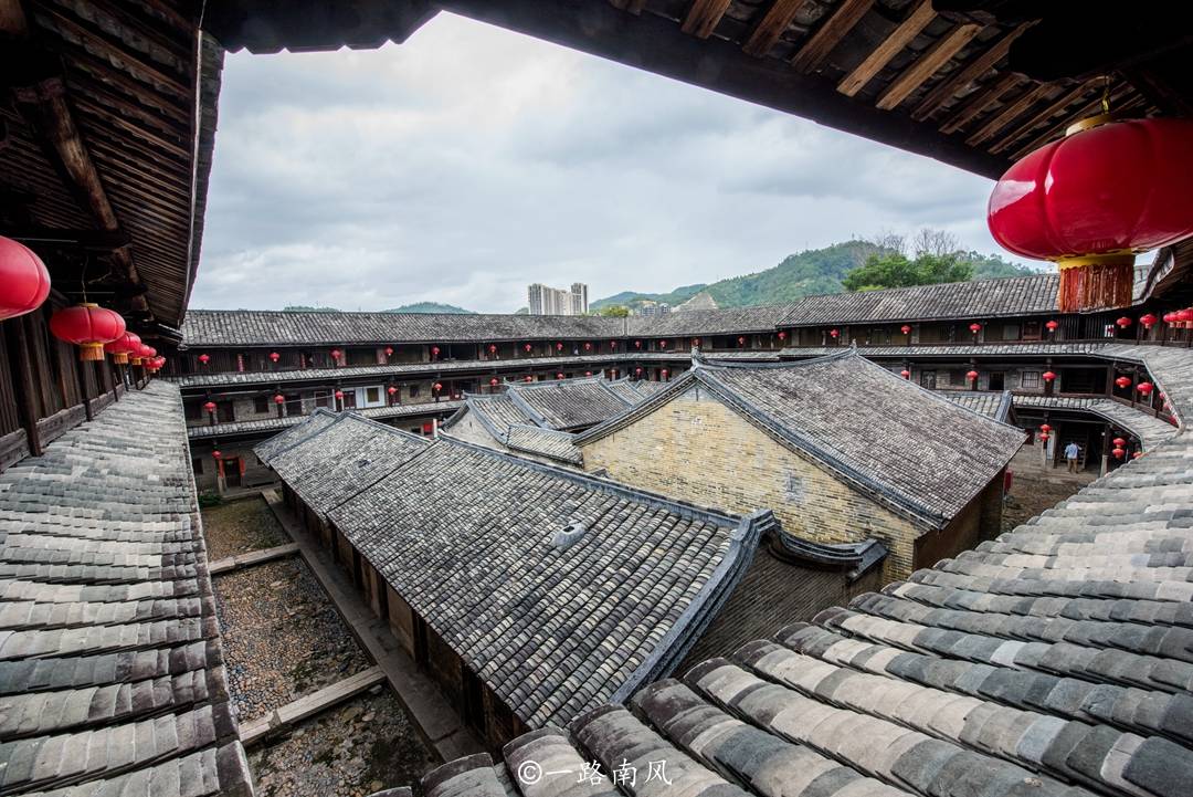 梅州旅游发现“碉堡”建筑，外形像个回字，易守难攻尽显古人智慧