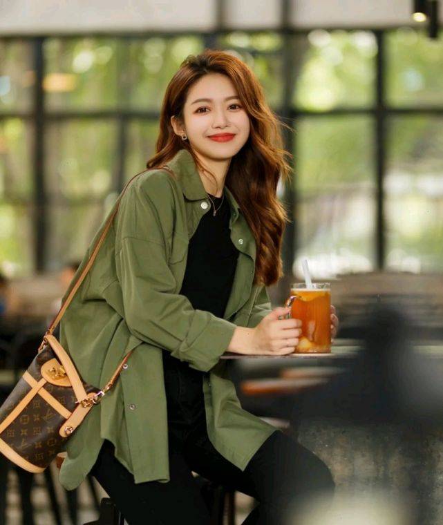 黑色 服装穿搭是女生的门面，可以很简约，但不能太过普通