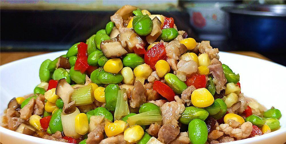 说起什锦菜,其实就是多种蔬菜聚集在一起的炒菜方法,这种做法因为是