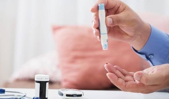 进行|血糖多久测一次比较好？要注意啥？一文详细解答，糖友们不妨收藏
