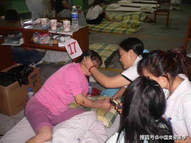 医学中华医美人物 ▏向雪岑 · 2021年9期