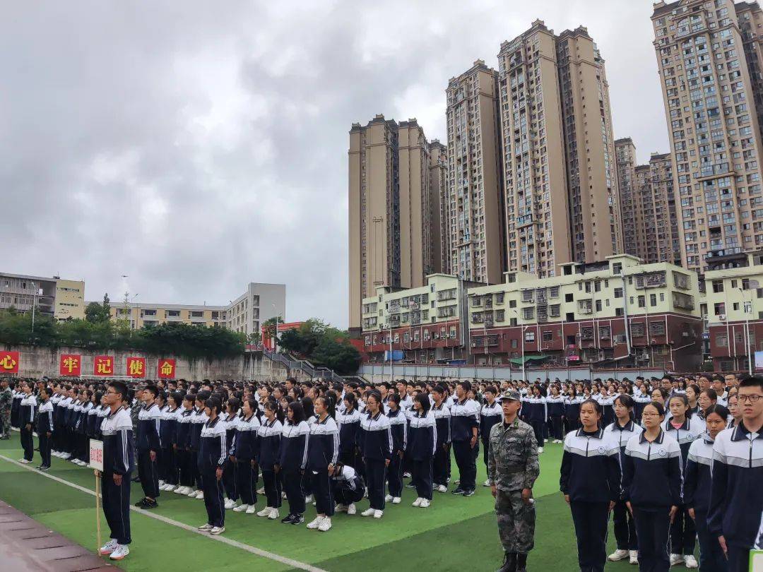 安岳中学方林校区举行高2021级军训汇报表演!