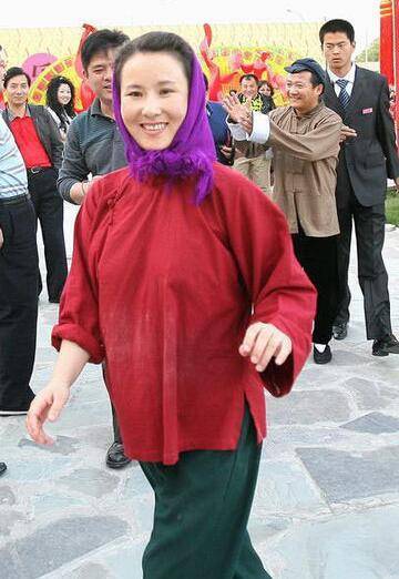 现实|扮演《乡村爱情》中最惹人恨的角色，现实中妻子被王小利占便宜