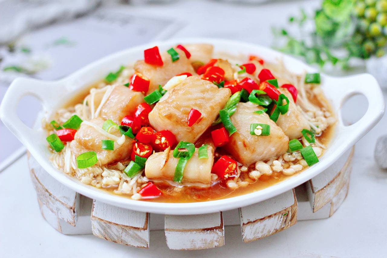 它就是龙利鱼,龙利鱼味鲜鲜美,出肉率高,口感爽滑,没有刺,鱼肉久煮而