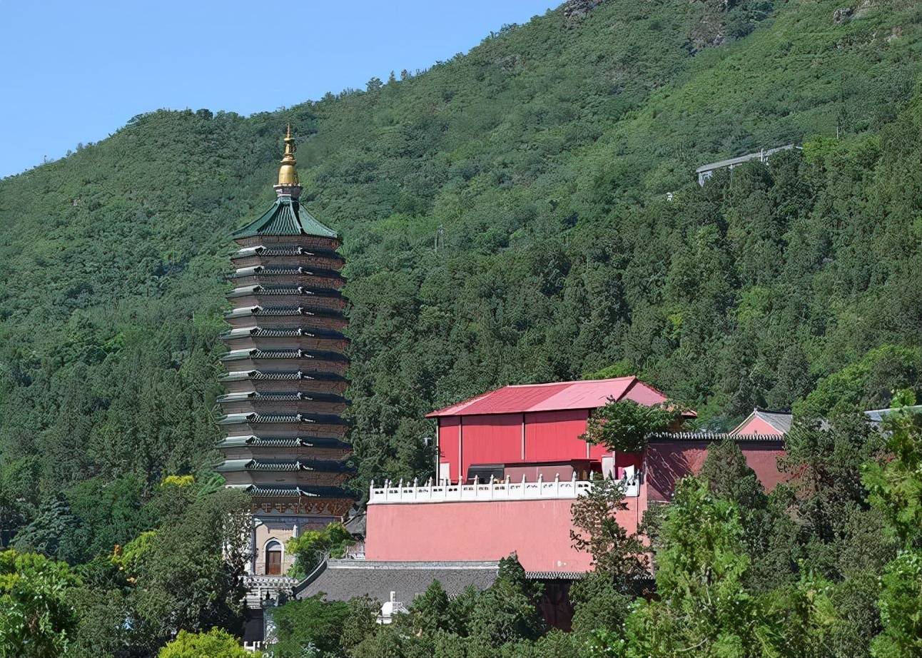 北京有座“隐藏在”大山之中的公园，内有8座寺庙，还有2颗舍利