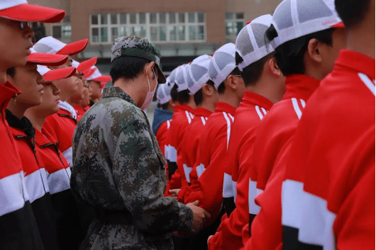 西安培华学院|军训第一天,沙场点兵砺青春