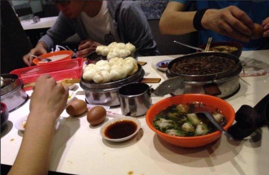 什么|作为著名的美食片导演，陈晓卿在北京吃早餐也会陷入无奈