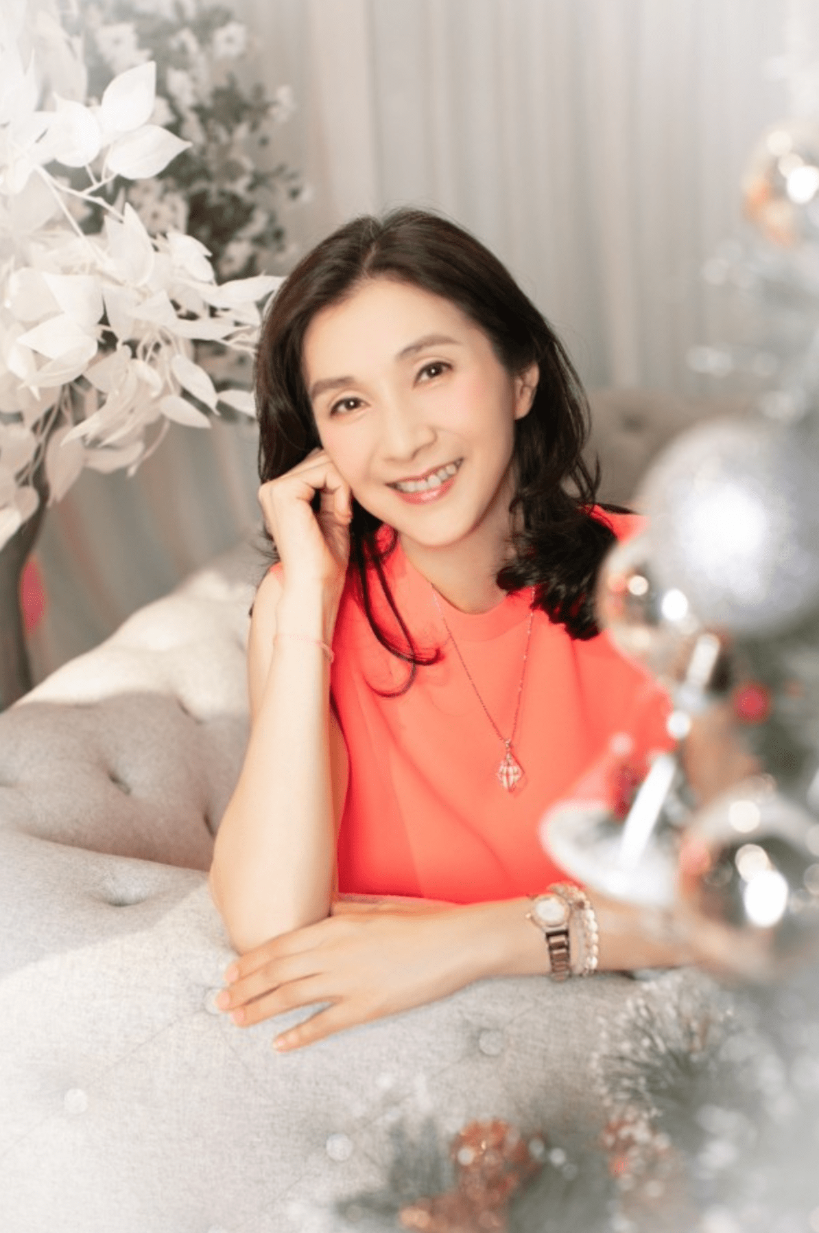 港姐王爱伦升为奶奶!