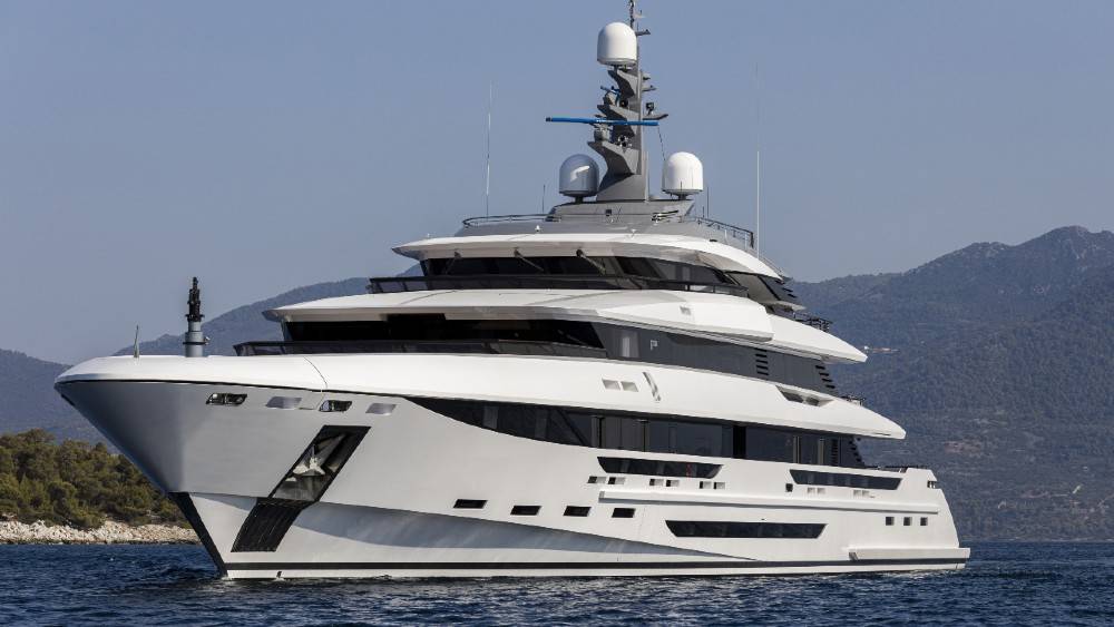 神秘富豪船主镶嵌水晶,镶嵌铜的破冰超级游艇内