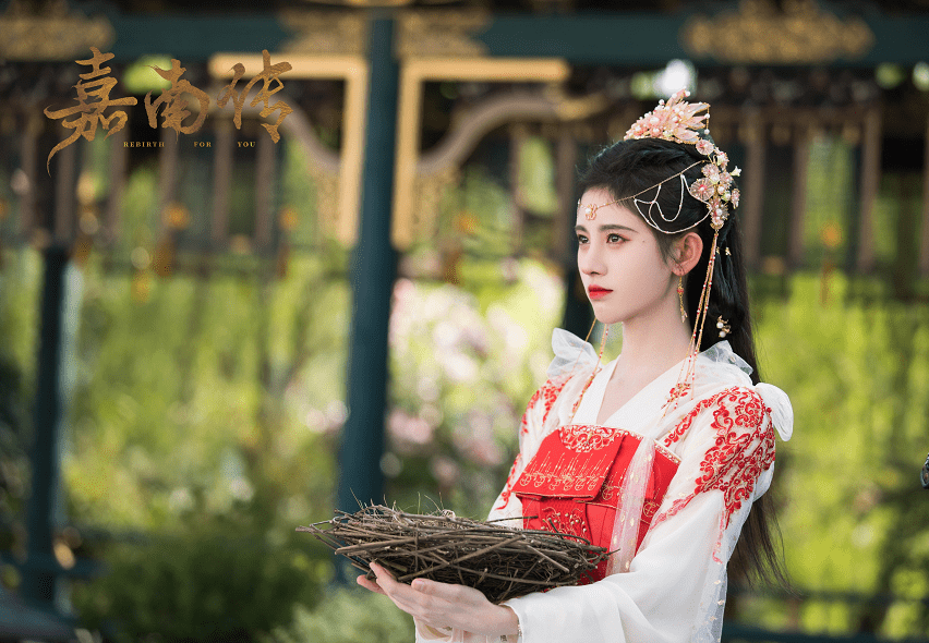 官宣造型师又偷懒了？鞠婧祎的两部新剧，造型妆容如出一辙分不清