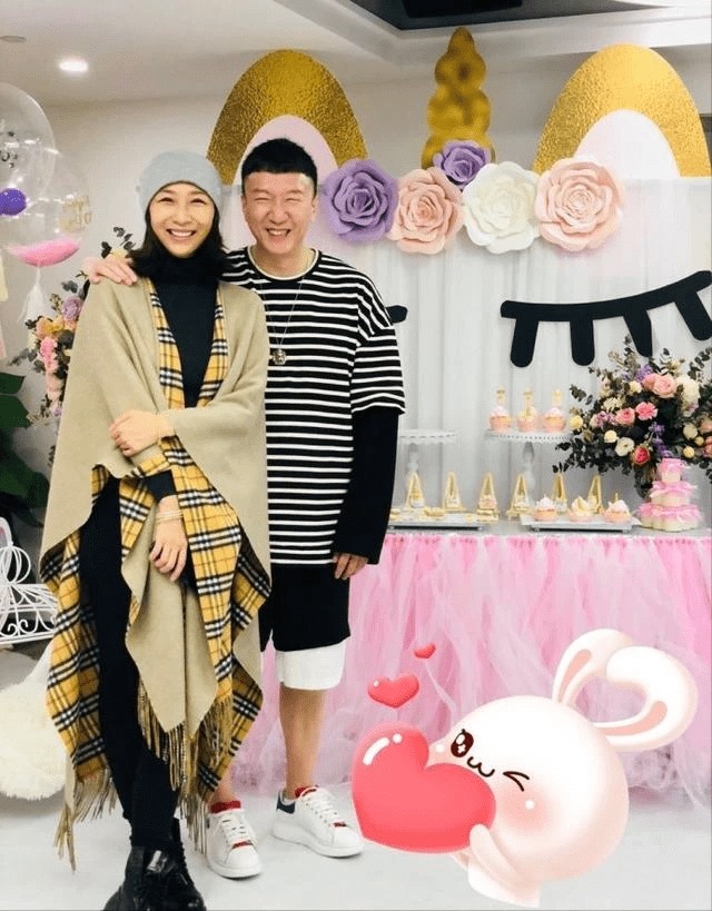 卡通 孙红雷父女逛街！3岁女儿个头超大，正脸首曝光大鼻子超像妈妈